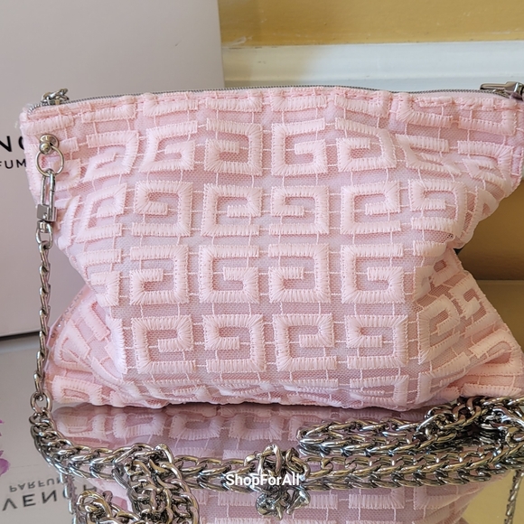 Givenchy - Picture 14 of 16